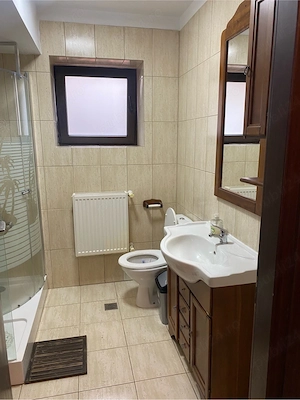 Proprietar inchiriez apartament 3 camere,in vila cu 3 apartamente,totul contorizat separat,parcare  - imagine 6