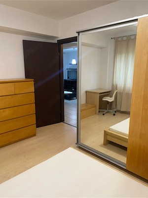 Proprietar inchiriez apartament 3 camere,in vila cu 3 apartamente,totul contorizat separat,parcare  - imagine 4