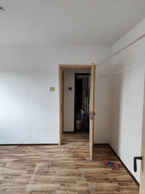 Vând apartament 2 camere in Roșiorii de Vede  - imagine 5