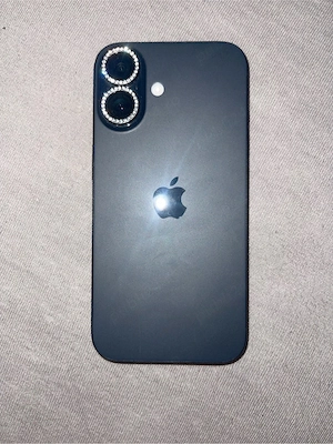 iPhone 16 standard