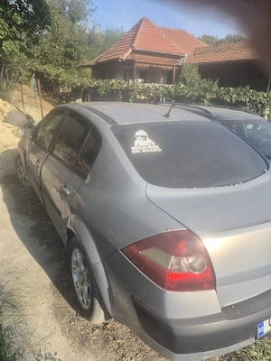 Dezmembrez Renault megane 2  1.5 dci - imagine 3