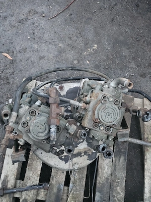 Pompe hidraulice duble Hydromatik A4V56 cu reductor Brevini 
