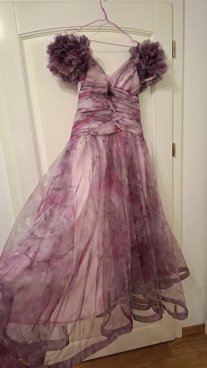 Vand rochie de gala, spectaculoasa