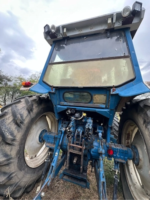 Tractor ford 8210