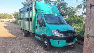 Vând mașină transport animale 