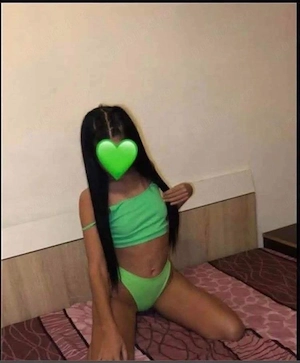   Brunetă elegantă, educată și discretă  
