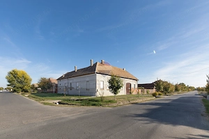 Casă / Vilă cu 4 camere de vânzare în zona Central - Nădlac