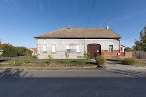 Casă / Vilă cu 4 camere de vânzare în zona Central - Nădlac - imagine 2