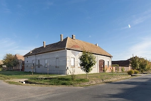 Casă / Vilă cu 4 camere de vânzare în zona Central - Nădlac - imagine 3