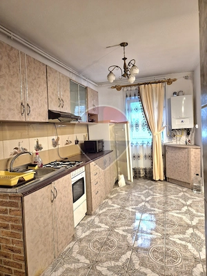 Apartament cu 4 camere de vânzare în zona Central - imagine 2