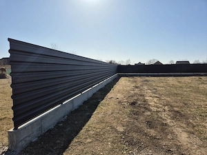 Construiește un gard modern și rezistent cu Tabla Cutată T35P