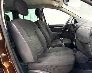 Dacia Duster 1.6 16V 4x4 - imagine 16