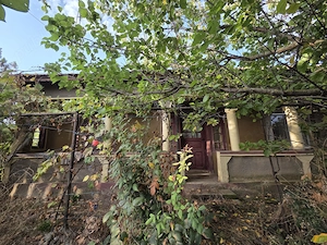 Casa batraneasca jud. Giurgiu,  comuna Gogoșari,  sat Izvoru - teren intravilan 700 mp