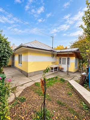Proprietar vând casă locuibilă, teren 599 mp, Huși   str. Albița