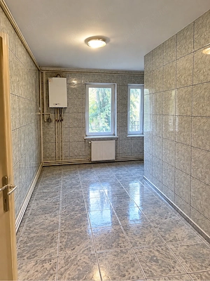 De vanzare apartament 3 camere, 2 bai str. Sarguintei - imagine 4