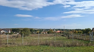 Vand teren intravilan 15 ari, imprejmuit cu gard din plasa,in Dragomirna, cu vedere la Manastire - imagine 4