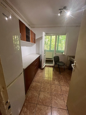 Închiriez apartament cu trei camere  - imagine 5