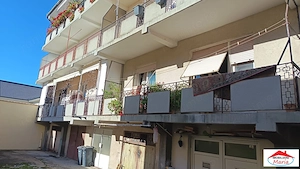 Apartament etaj 1 in asociatie 4 camere semicentral