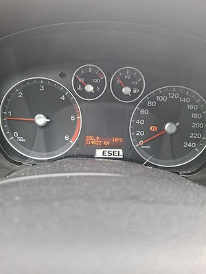 Vând Ford focus 2007 , 1,6 tdi , diesel stare bună , itt valabil  - imagine 2