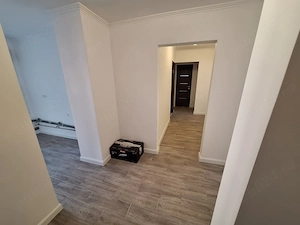 Gata de mutat-Lipovei-3 camere.Decomandat, etaj 3, renovat, bloc izolat, centrala, 2 bacoane inchise - imagine 8
