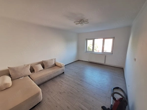 Gata de mutat-Lipovei-3 camere.Decomandat, etaj 3, renovat, bloc izolat, centrala, 2 bacoane inchise - imagine 3