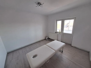 Gata de mutat-Lipovei-3 camere.Decomandat, etaj 3, renovat, bloc izolat, centrala, 2 bacoane inchise - imagine 13