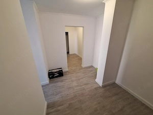 Gata de mutat-Lipovei-3 camere.Decomandat, etaj 3, renovat, bloc izolat, centrala, 2 bacoane inchise - imagine 9