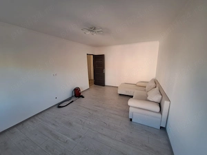 Gata de mutat-Lipovei-3 camere.Decomandat, etaj 3, renovat, bloc izolat, centrala, 2 bacoane inchise - imagine 2