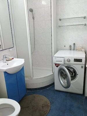 Închiriez apartament cu doua camere mobilatin zonta Titan Potcoava  - imagine 5