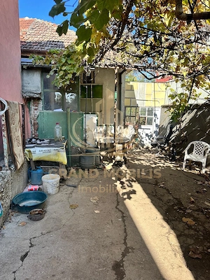Casă individuală Plopi, 60 mp utili, teren 477 mp, necesită renovare
