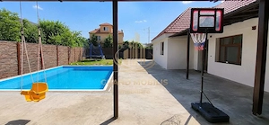 Casă individuală pe parter cu piscină | 4 cam | 432 mp teren | Plopi
