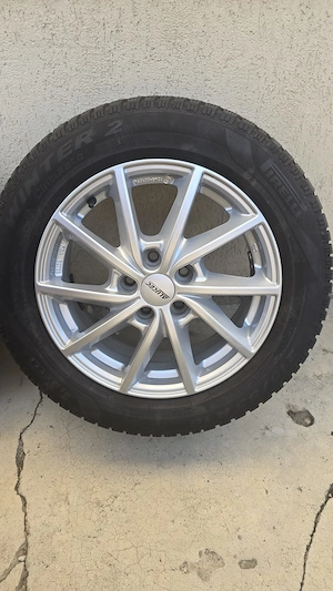 Pirelli cinturato 215/55/16 dot 2723  jante alutec et50 6.5j*16 - imagine 4