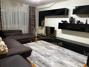 Apartament 3 camere, decomandat, zona Lunei