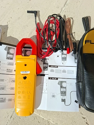 Fluke 325 cleste de curent TRMS CAT IV 300V, CAT III 600 V