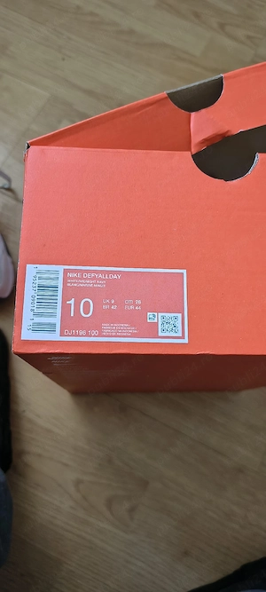 Adidas Nike 
