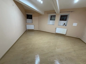 Vand spatiu comercial 70mp vis a vis de Parcul Regina Maria - imagine 2