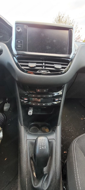 Peugeot 208 benzină 2018 - imagine 3