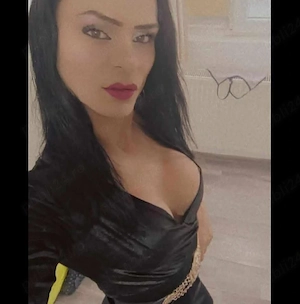 Elvira Transsexuală siliconată nr.5
