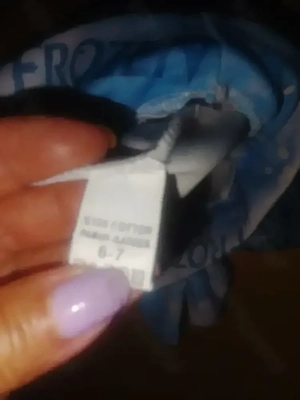 Fustă ,tricou si pernă de călătorie, cu Frozen,toate 100 lei