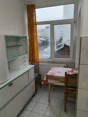 Ofer spre închiriere garsoniera decomandata mobilata Vatra Dornei strada Unirii aproape de Peny  - imagine 3