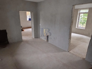 Proprietate cu potential investitional in Pischia  190 mp utili, teren 1000 mp - imagine 2