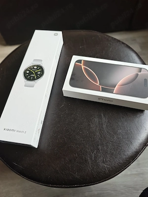 Vând pachet impecabil format din iPhone 16 Pro Max și smartwatch Xiaomi Silver 2