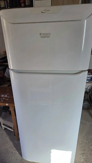 Frigider Ariston Hotpoint.