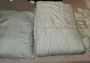 De vanzare set de pilota si perna nou nout Dormeo cu sac