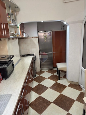 Apartament cu 3 camere de vânzare - imagine 3