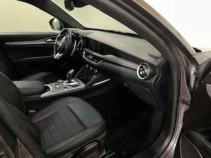 Alfa Romeo Stelvio - imagine 9