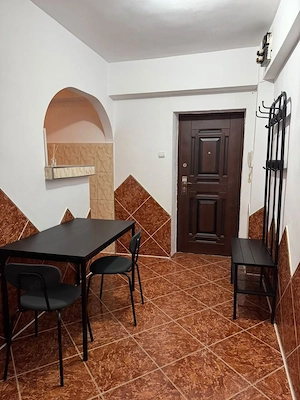 Inchiriez apartament o camera Zona Judetean - imagine 5