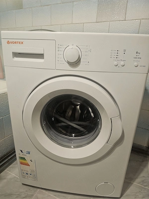 Vând mașină de spălat rufe frontală Vortex VO1502 în stare bună de funcționare. 
