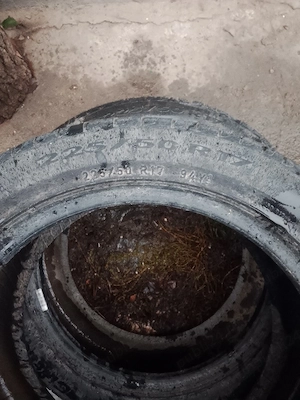 vand 2cauciucuri    sh pirelli.  225 50R17