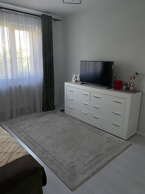 Închiriez apartament 